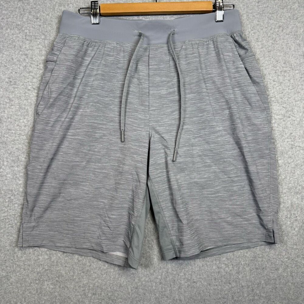 Lululemon Men's Size Medium Gray Athletic Shorts Athleisure Pockets